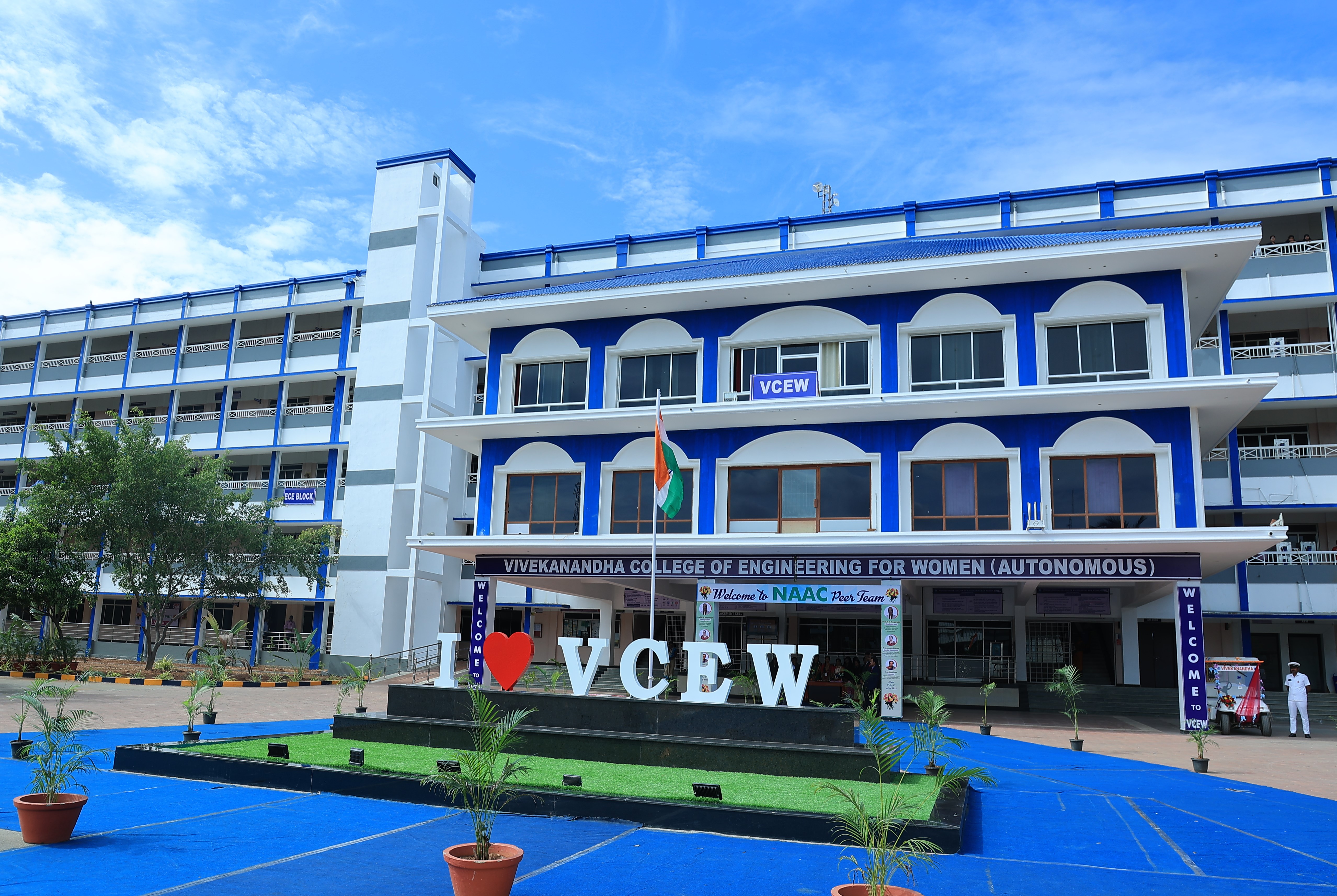 Vivekanandha College Campus
